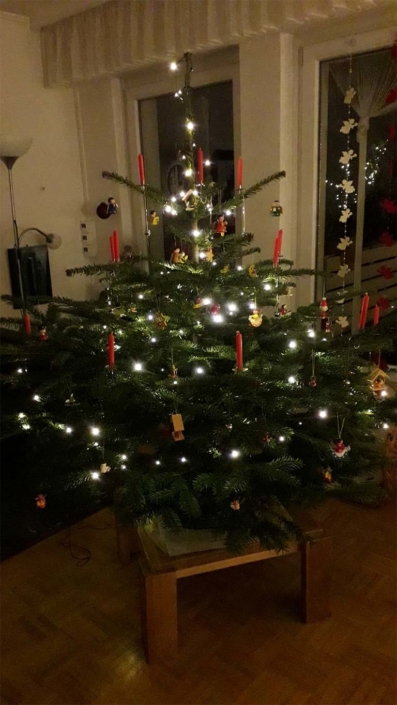 Nordmanntanne festlich geschmückt